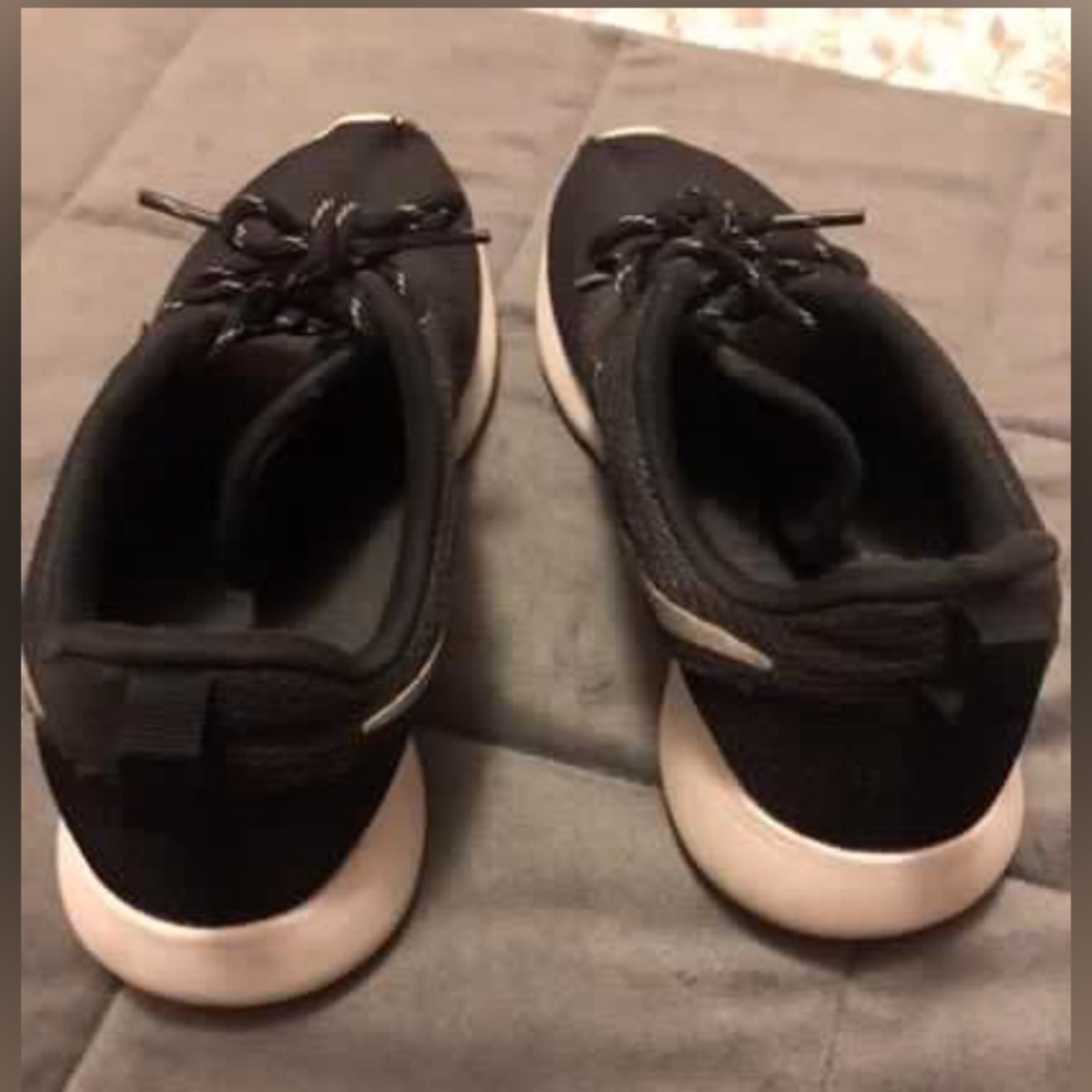 Black Nike Roche Runs - Picture 4 of 4